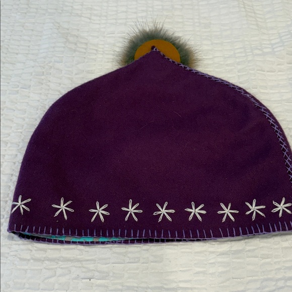 Inuit Handcrafted Tea Cozy with Rabbit Fur Trim - Picture 2 of 5